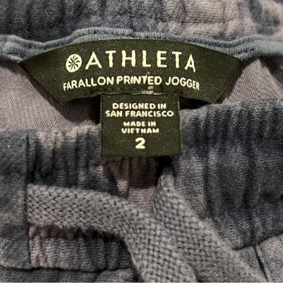 Athleta Matching Sweatshirt Jogger Set Farallon Print Inversion Medieval Violet - Picture 14 of 17